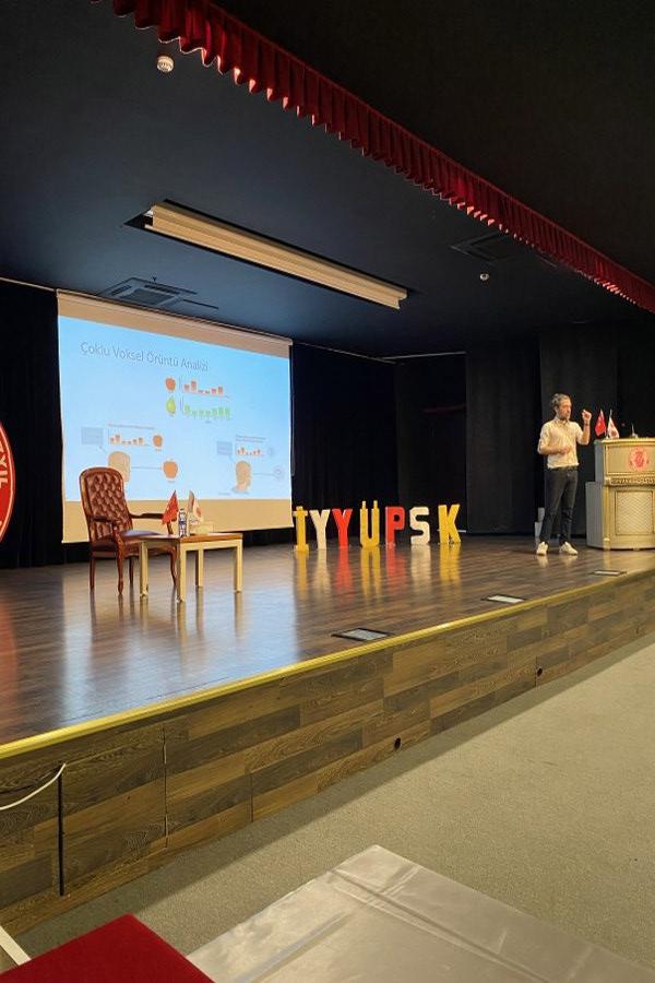 https://cmsapi.yeniyuzyil.edu.tr/news-media/big/638e851e-137d-419e-af0b-4ca5435ff51d1.jpeg