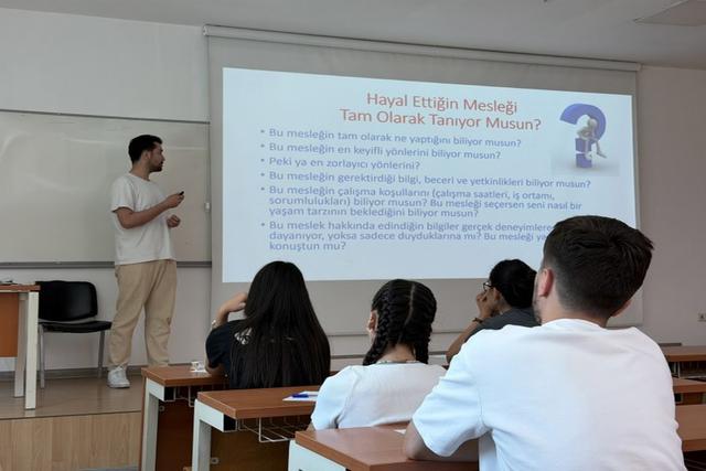https://cmsapi.yeniyuzyil.edu.tr/news-media/big/af8a9689-d1f0-481c-96c9-c0371c70e3da5.JPG