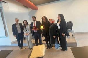 https://cmsapi.yeniyuzyil.edu.tr/news-media/thumb/f10c47a6-3ce5-437c-b65b-b8a525c7984d8.JPG