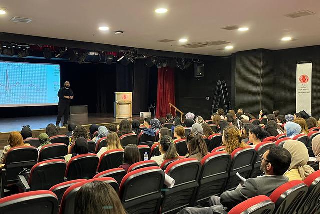 https://cmsapi.yeniyuzyil.edu.tr/news-media/big/5a1fa840-5175-46dd-96a4-b297bed83c5dfoto-6.jpg