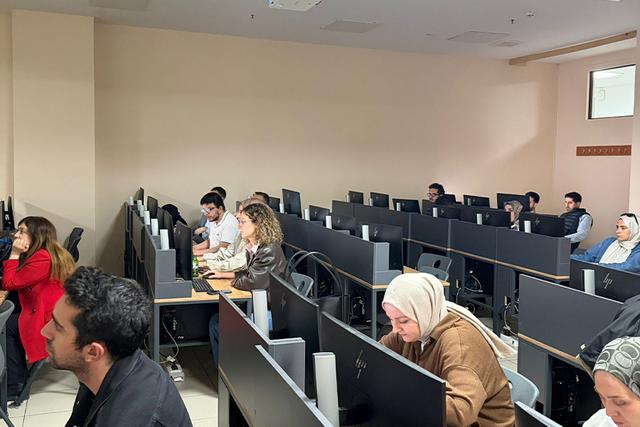 https://cmsapi.yeniyuzyil.edu.tr/news-media/big/639cd138-9fb4-4951-bcc3-94ee60906982ozlem-koyuncu-7.jpg